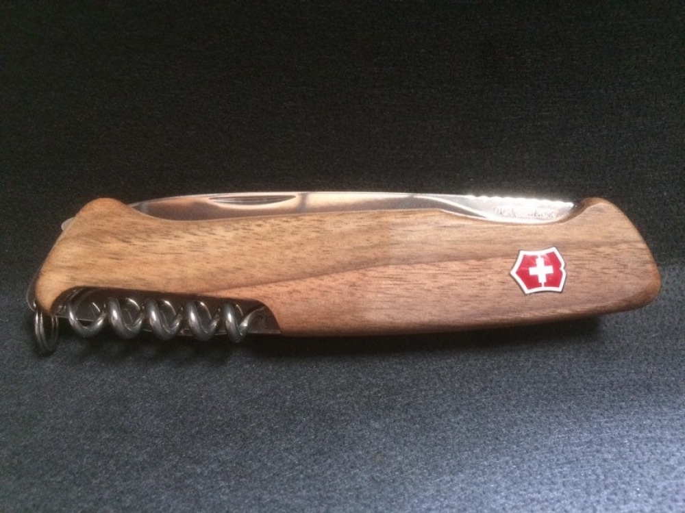 Victorinox 'RangerWood' Reddot award winner! 10 Functions Locking blade & Saw