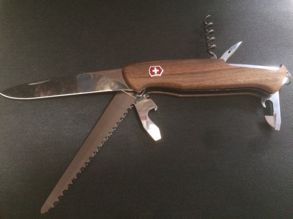 Victorinox 'RangerWood' Reddot award winner! 10 Functions Locking blade & Saw