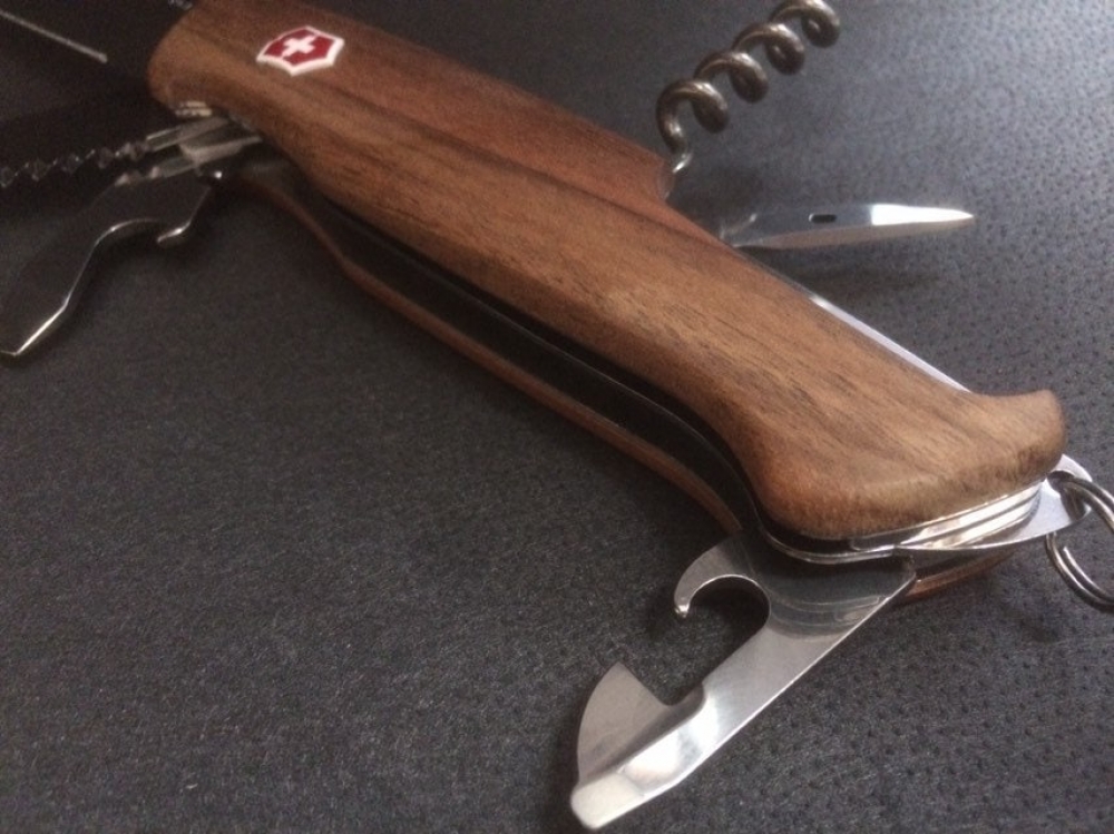 Victorinox 'RangerWood' Reddot award winner! 10 Functions Locking blade & Saw