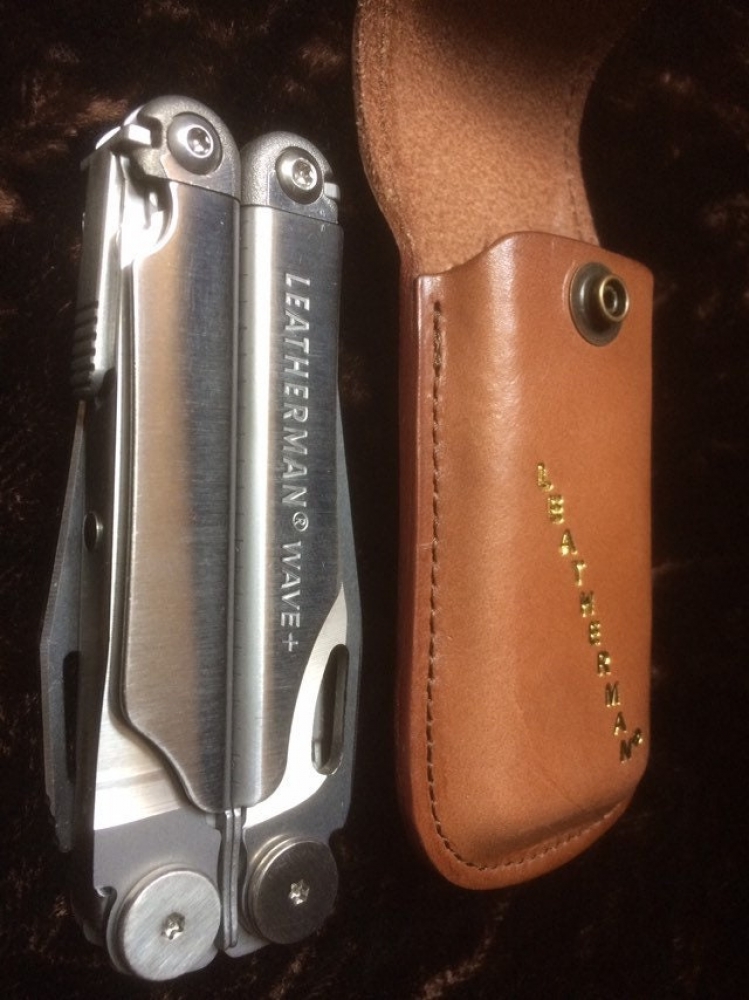 Leatherman Wave with genuine Leatherman sheath, comfy handle, 18 tools, Best selling multitool.