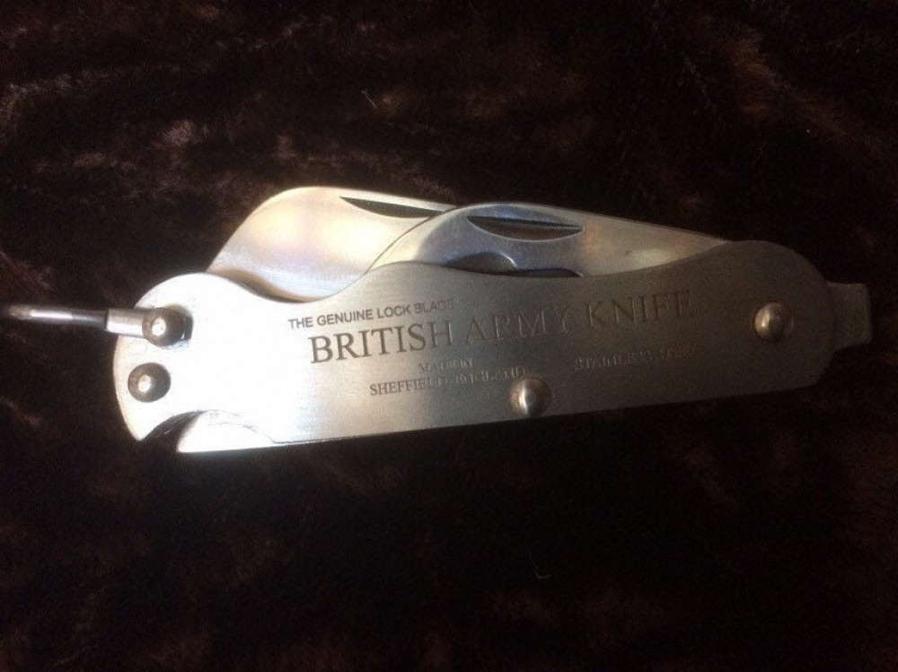 Genuine British Army lock-Knife 2\" Stainless Lambfoot Blade, tin opener, screwdriver