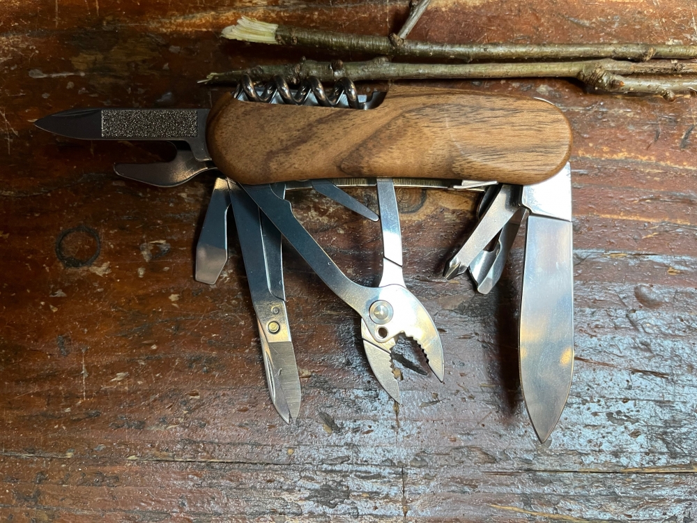 Victorinox Evowood S557 Walnut with 12 tools. Weighs 125grams