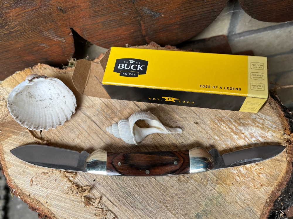 Buck 'Canoe' Nickel silver bolsters wood centre. Two stainless blades 2 1/2\" & 1 7/8\"