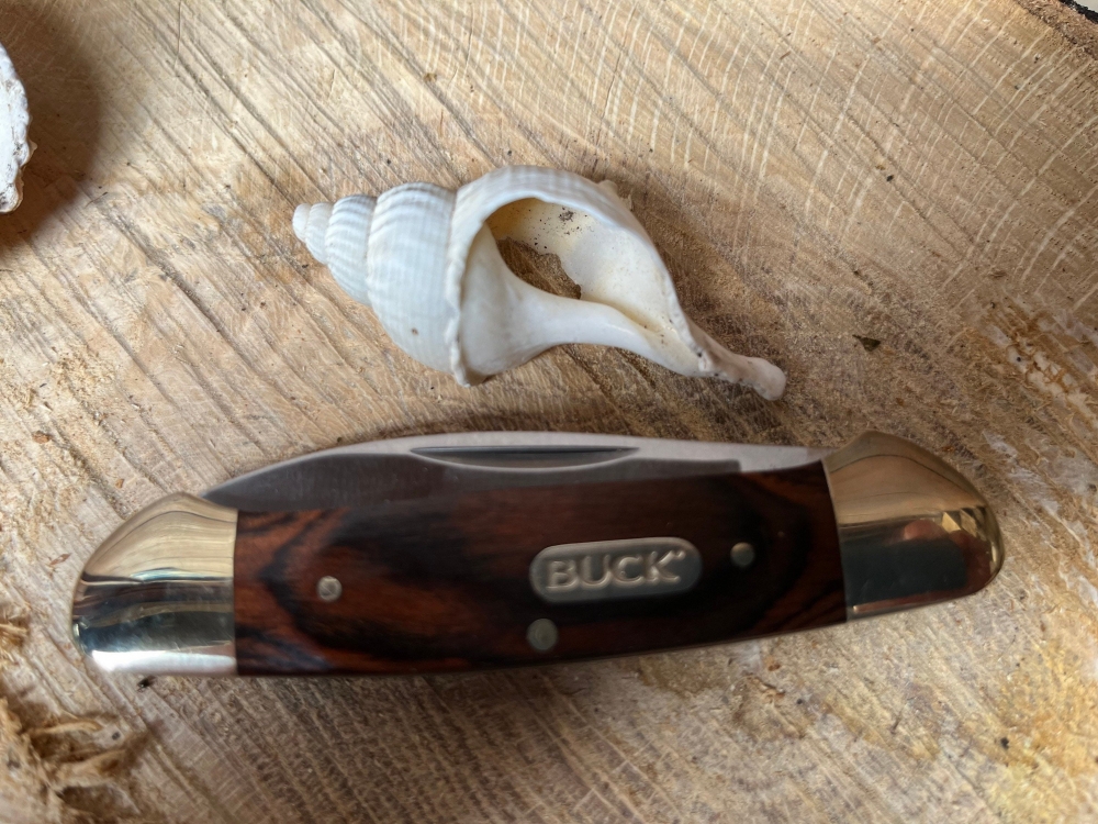 Buck 'Canoe' Nickel silver bolsters wood centre. Two stainless blades 2 1/2\" & 1 7/8\"