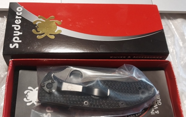 NIB Spyderco Tenacious Serrated 8Cr13MoV Liner lock Black