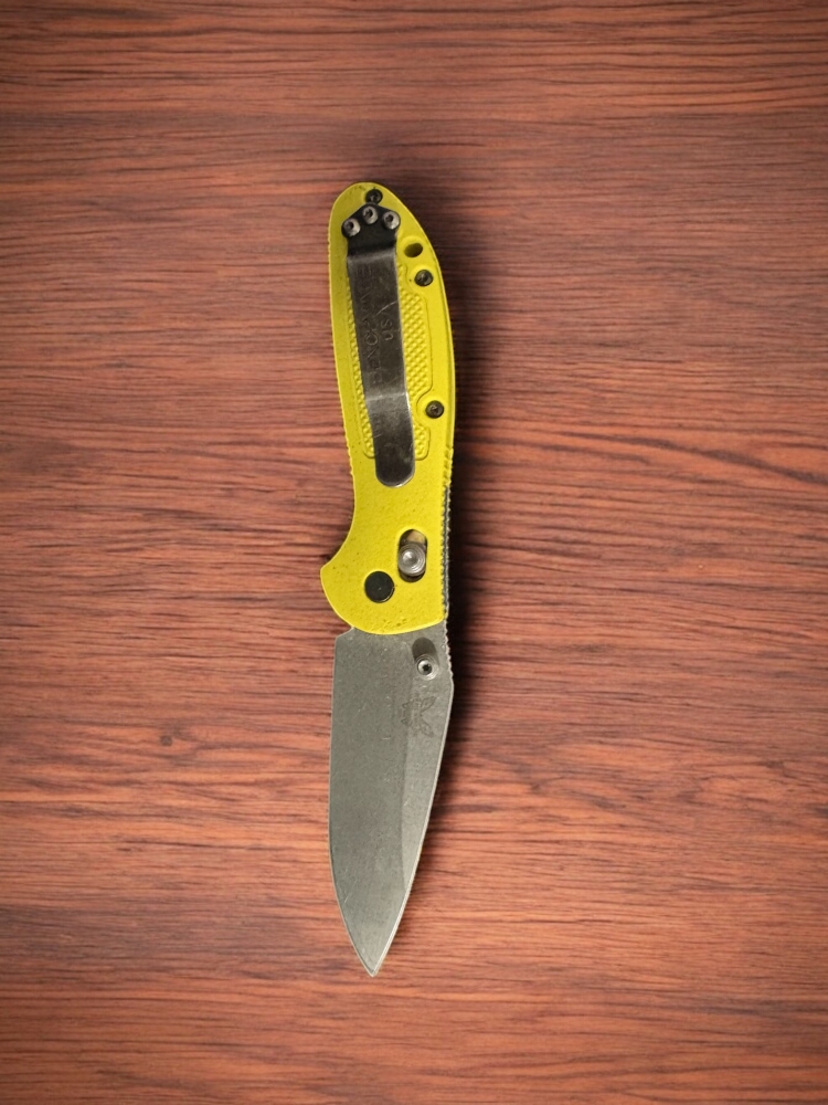 Doug Ritter Mini Griptilian (S30V Blade, Vibrant Yellow Scales, AXIS Lock)