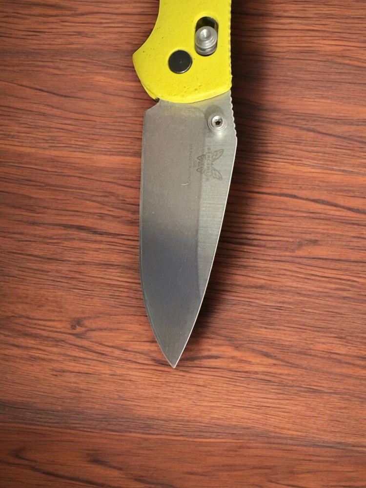 Doug Ritter Mini Griptilian (S30V Blade, Vibrant Yellow Scales, AXIS Lock)