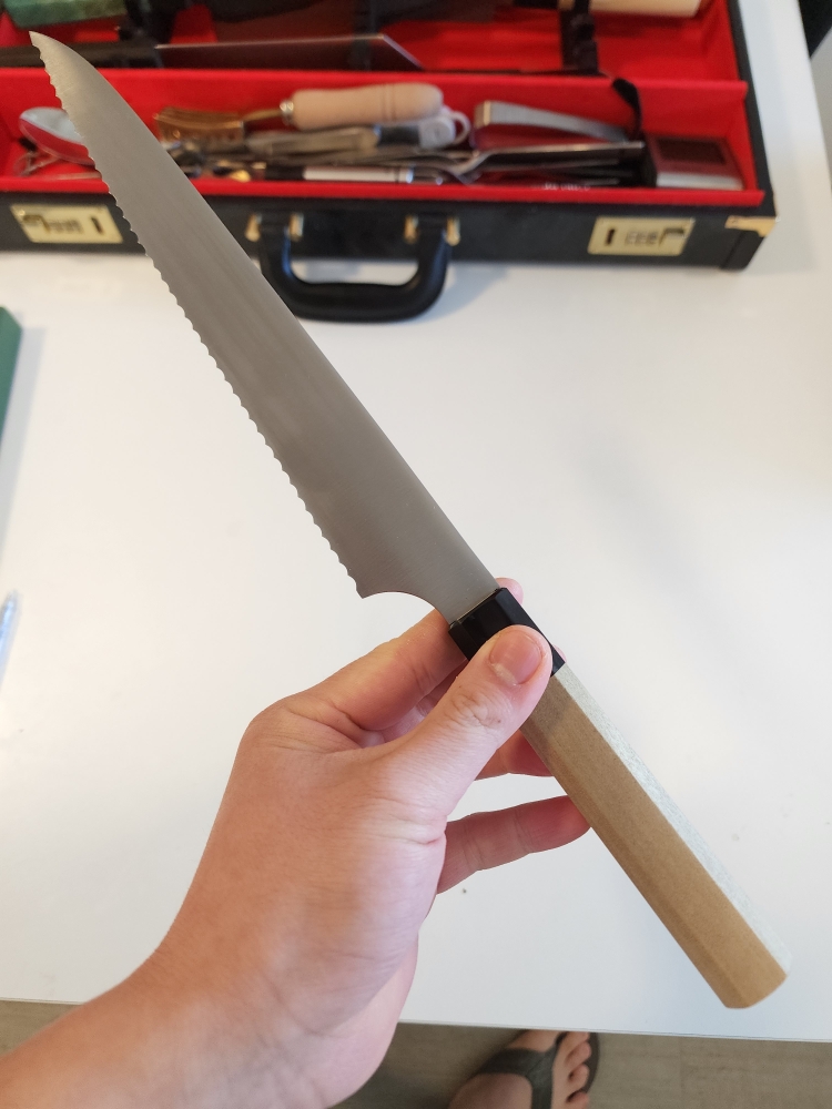 (New) Hitohira Imojiya TH Stainless Bread Knife 240mm Ho Wood Handle (Wa)