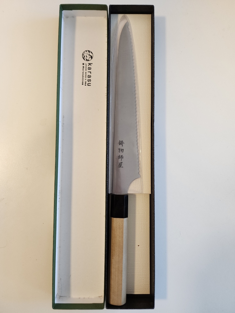 (New) Hitohira Imojiya TH Stainless Bread Knife 240mm Ho Wood Handle (Wa)