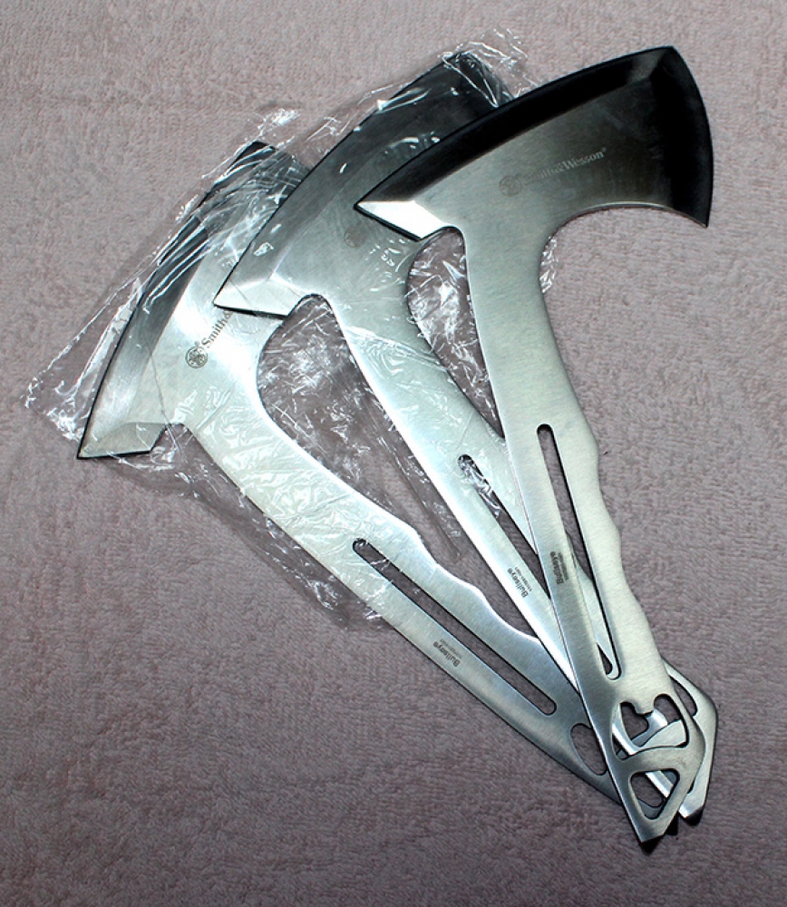 Smith & Wesson. Bullseye Ultimate Throwing Combo