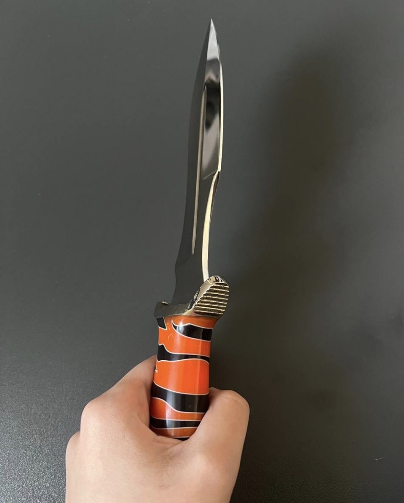 Handmade D2 Steel Fixed Blade Knife “Tiger” – Curved Blade | Acrylic Handle | Brass Guard & Pommel | Leather Sheath | Outdoor / Collectible