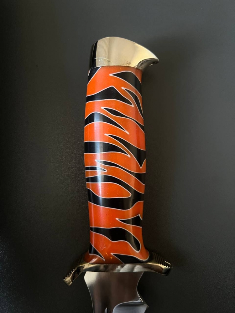 Handmade D2 Steel Fixed Blade Knife “Tiger” – Curved Blade | Acrylic Handle | Brass Guard & Pommel | Leather Sheath | Outdoor / Collectible