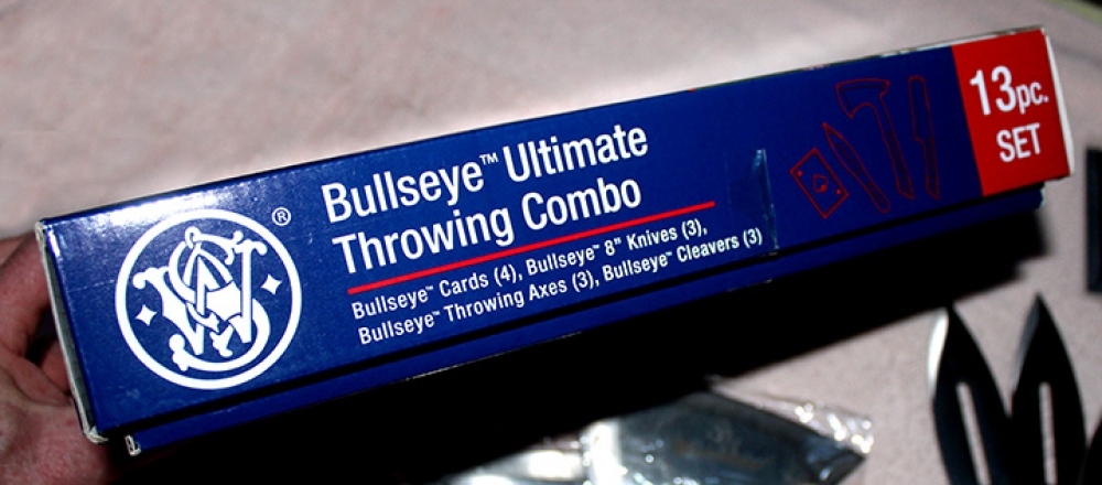 Smith & Wesson. Bullseye Ultimate Throwing Combo