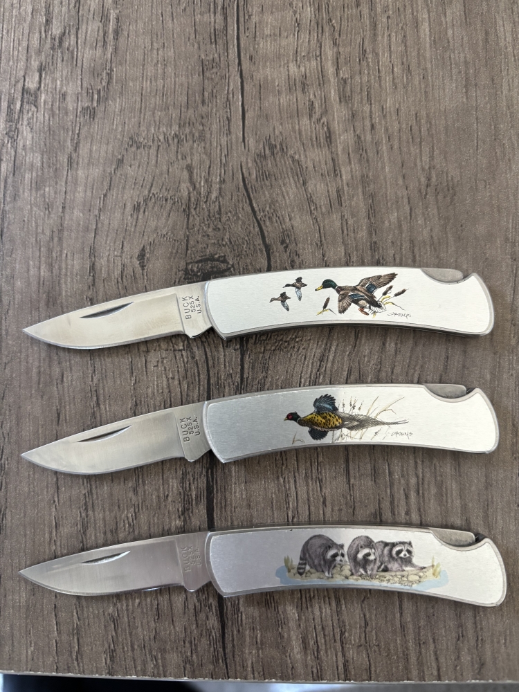 I’m selling 3 Buck knives model 525x
