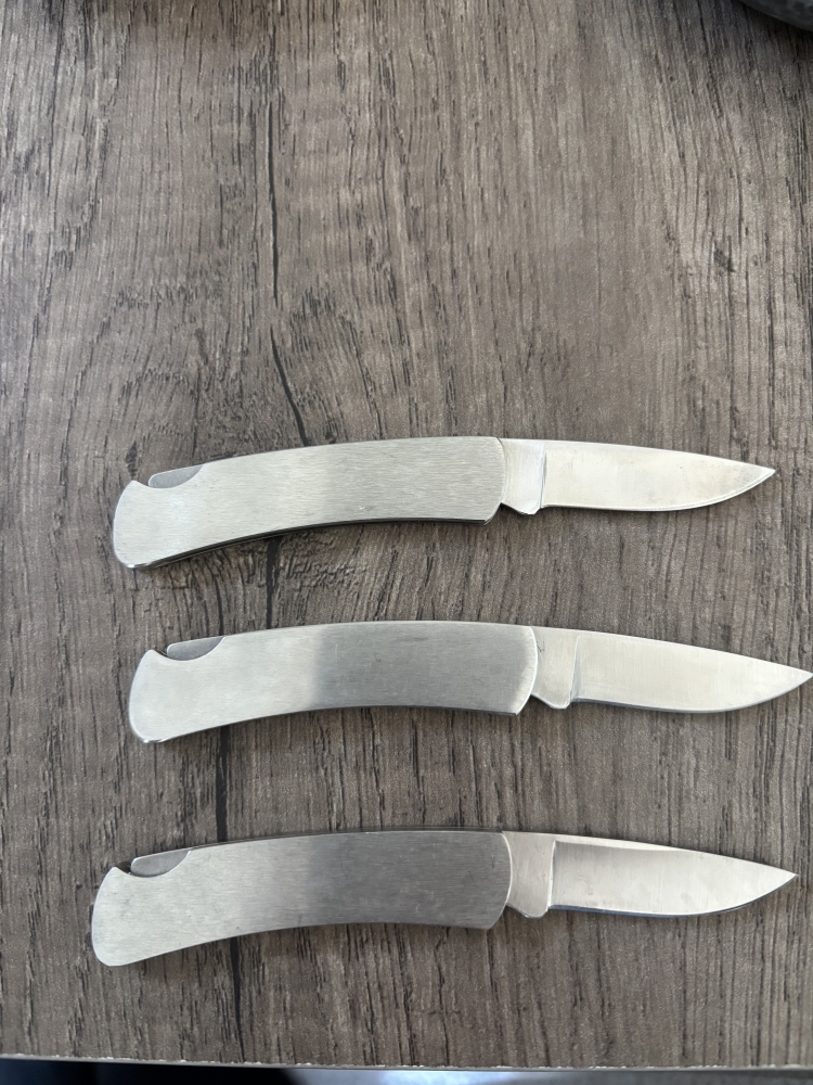 I’m selling 3 Buck knives model 525x