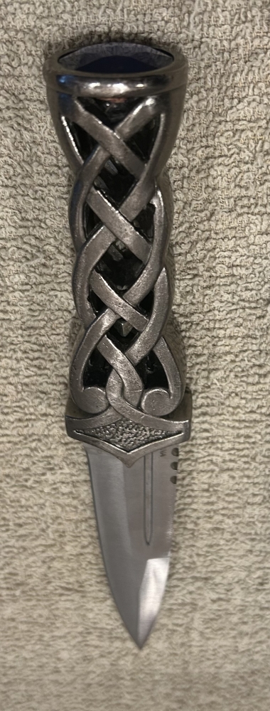 Unique Crisscross stainless stock and blade