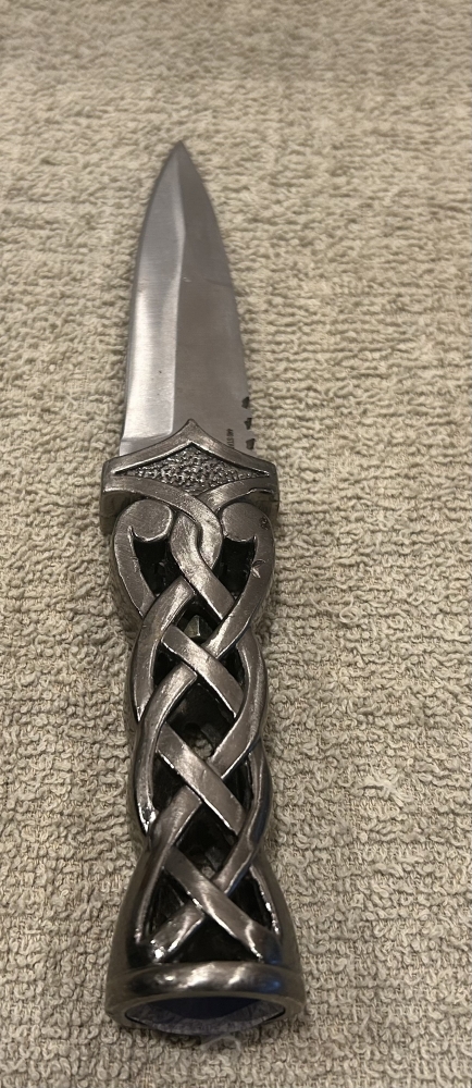 Unique Crisscross stainless stock and blade