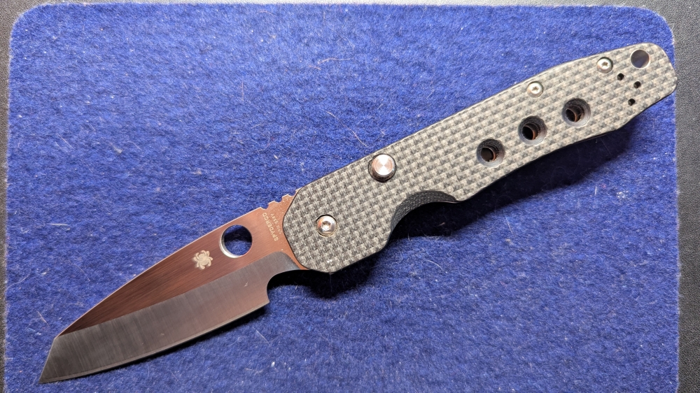Spyderco Smock Compression Lock Knife Carbon Fiber (3.3\" Satin)