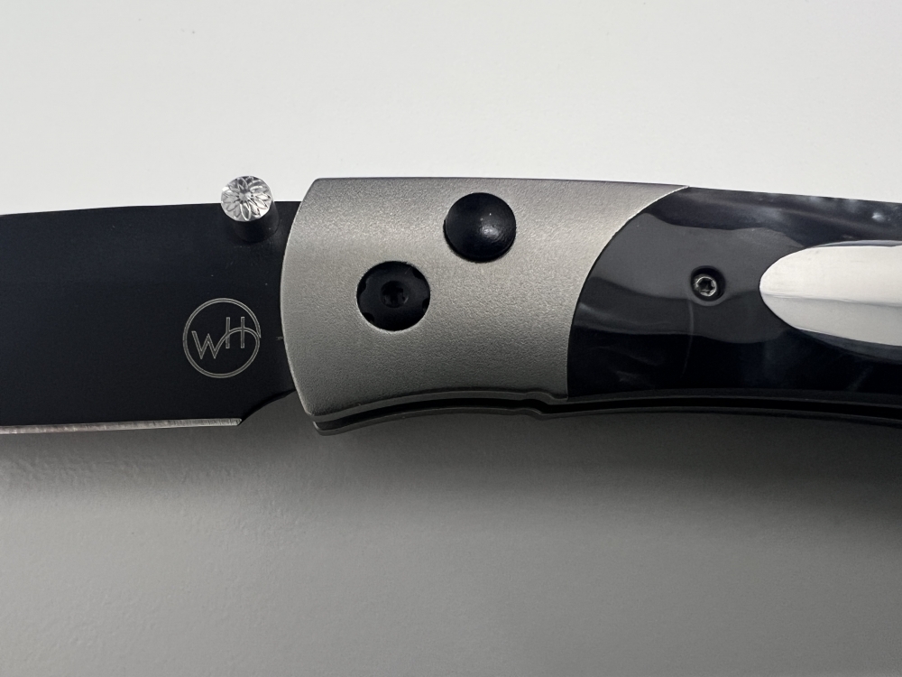 William Henry A200-1B | Titanium pocketknife with compressed acrylic resin and stainless blade