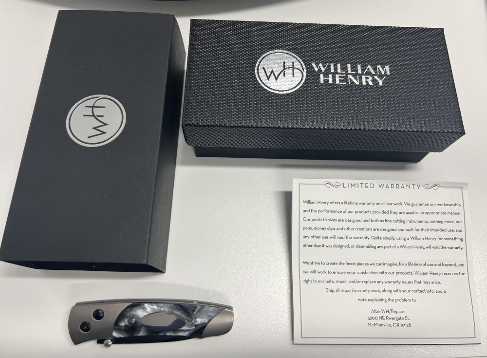 William Henry A200-1B | Titanium pocketknife with compressed acrylic resin and stainless blade