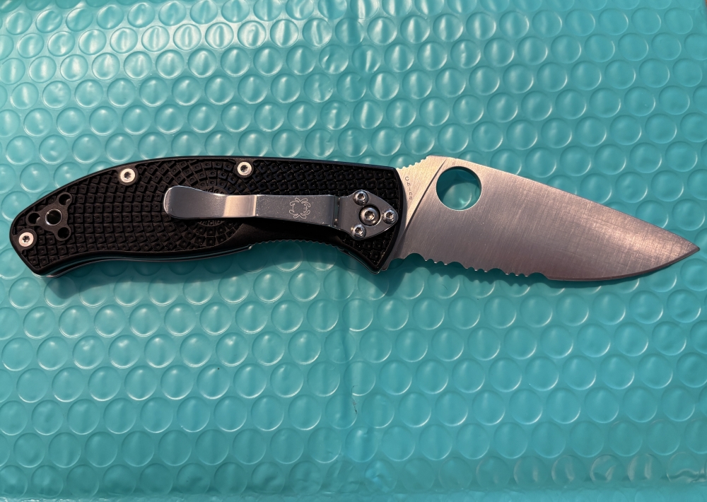 Spyderco Tenacious LinerLock Black FRN Handle 