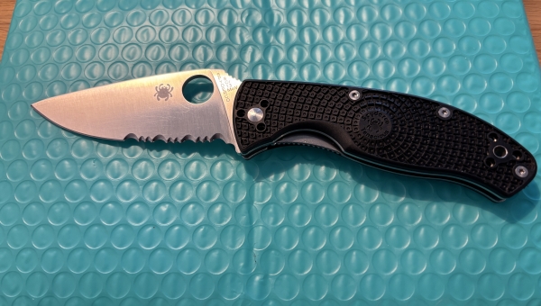 Spyderco Tenacious LinerLock Black FRN Handle 