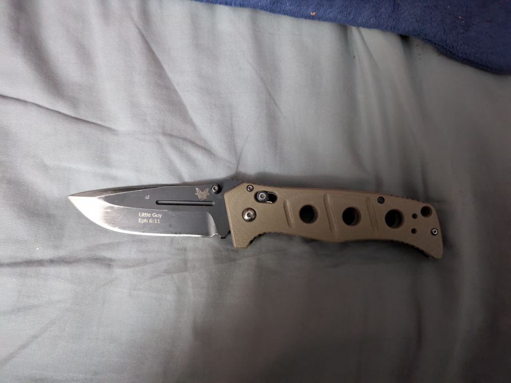 BENCHMADE D2 TACTICAL FOLDING KNIFE SIBERT DESIGN BLACK BLADE, USED.