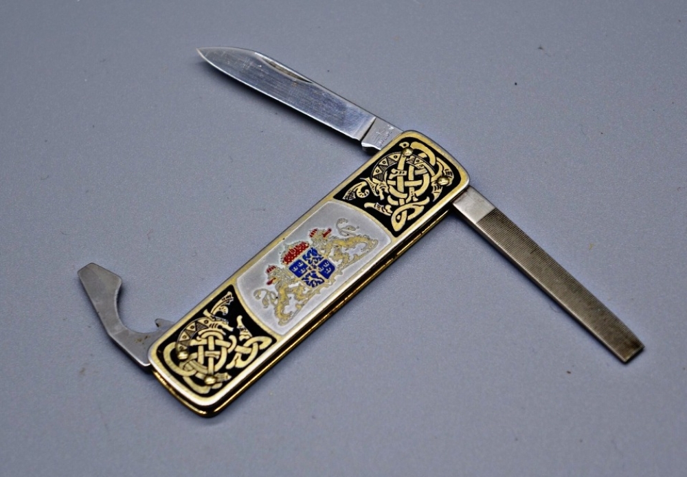 Vintage Gentlemen's knife. Made in Sweeden.  Gold plated. With Sweeden National Emblem and lacquered black Viking runes on the other side. 