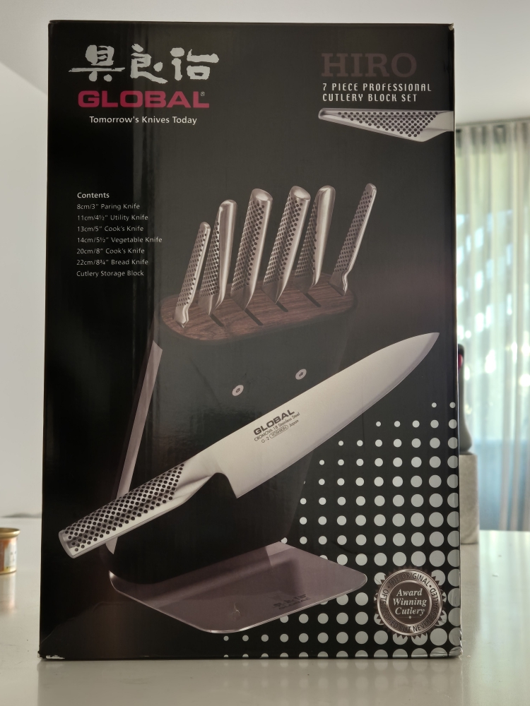 BRAND NEW - Global Hiro 7PC Knife Set & Block