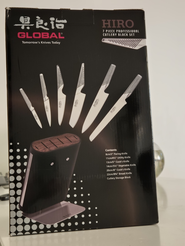 BRAND NEW - Global Hiro 7PC Knife Set & Block