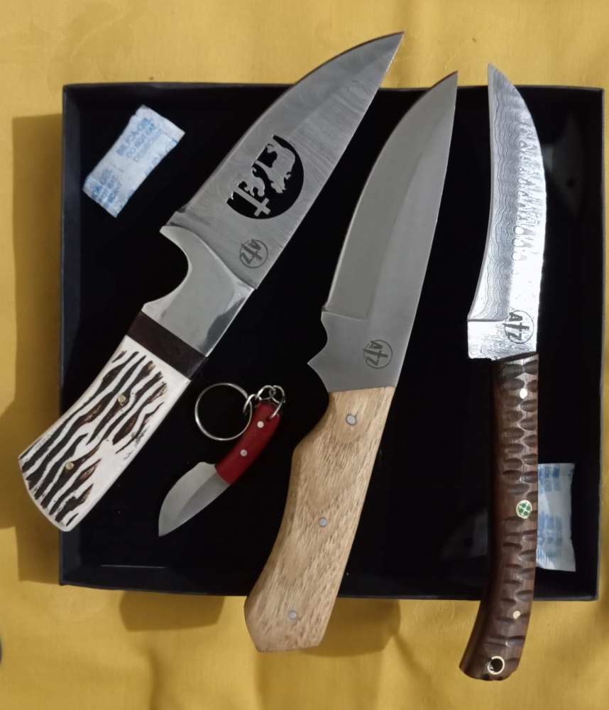 Totally handmade Special antique design 3pc Skinner knives 2pc gift keychains, Pakka wood & Vangi