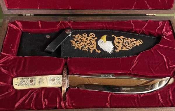 Tom George Custom Bowie with case