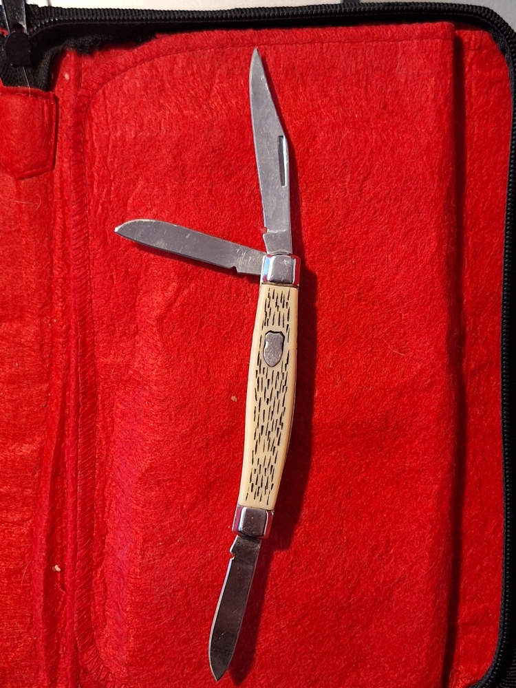 NOS 1980s \"Made In China\" Snake Skin Stockman Folding Pocket Whittler Knife Overall Length 9\" handle 4\"