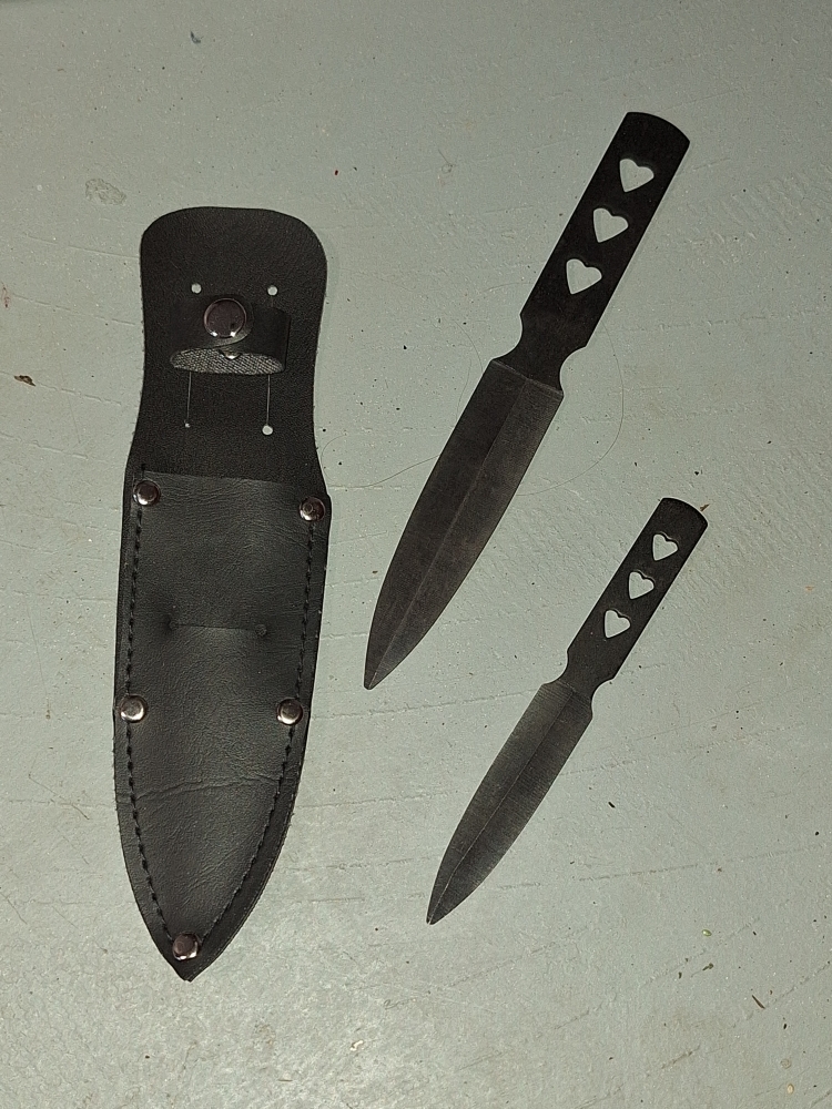 New United Cutlery On Target Black Hearts Thrower knife Set overall length 230 mm