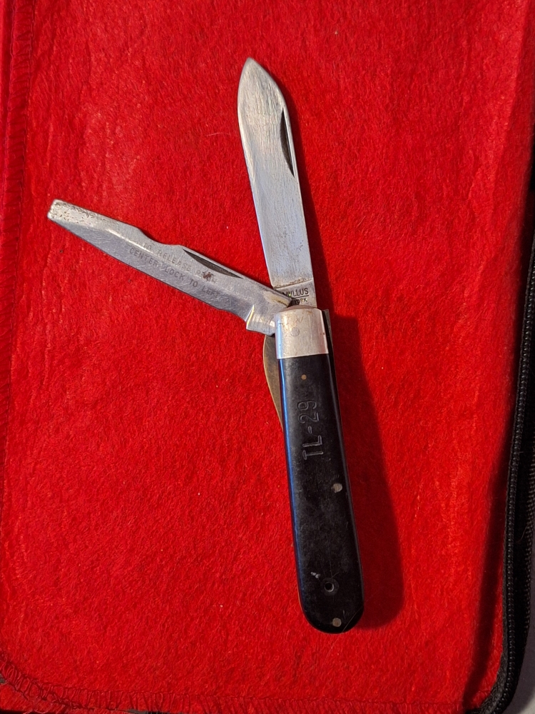 Vintage Camillus TL-29 Electrician Pocket Knife 2 Blades Wood Handle USA Made Overall Length 6 1/2\"