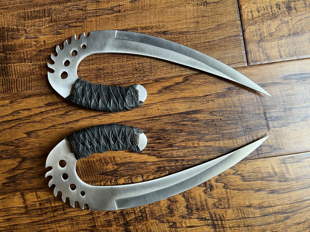 Riddick’s Saber Claws (Knives) from The Chronicles of Riddick Movie