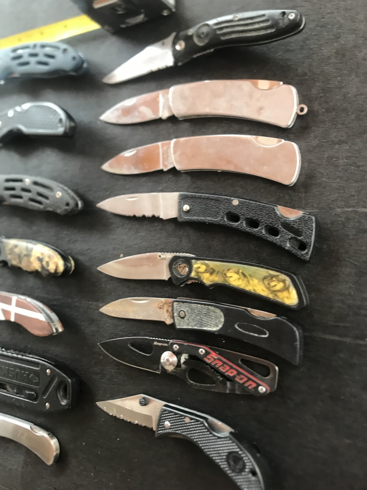 Lot of 15 Various pocketknives