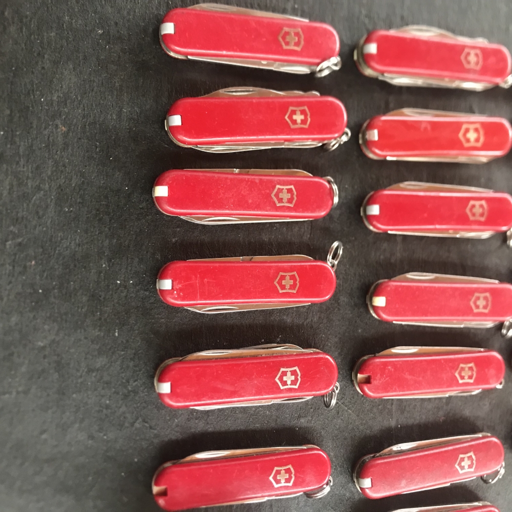 Lot of 19 58mm Swiss Army Knives / Pocket Knives from Victorinox Tinker