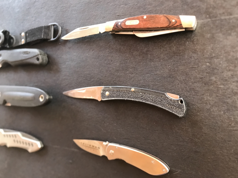 Lot of 9 Buck Knives, 8 foldable, 1 fixed
