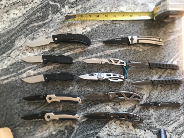 LOT of 13 GERBER POCKETKNIVES 