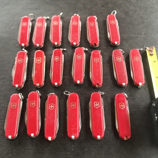 Lot of 19 58mm Swiss Army Knives / Pocket Knives from Victorinox Tinker