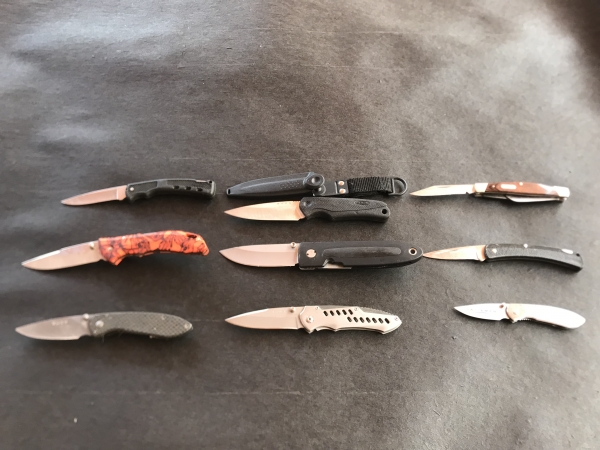 Lot of 9 Buck Knives, 8 foldable, 1 fixed