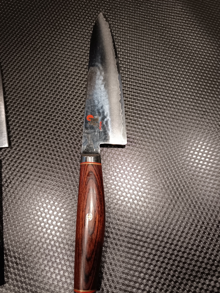 Set completo di coltelli da cucina.