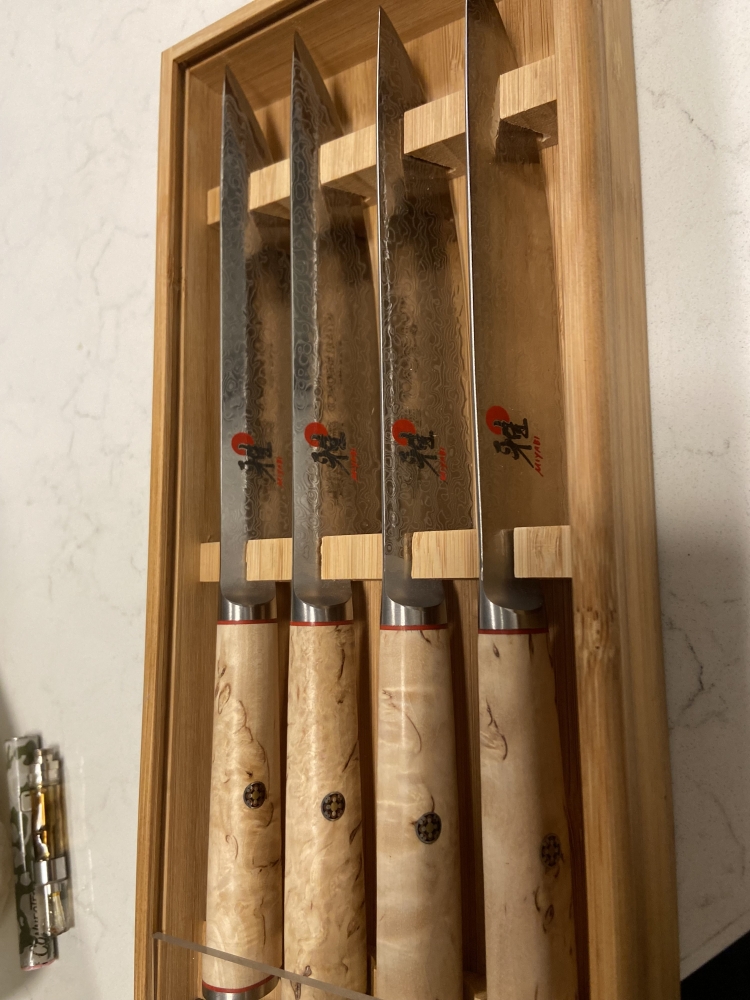 Japanese Damascus Steak Knife Set – 4pcs with birchwood Handles & Bamboo Case