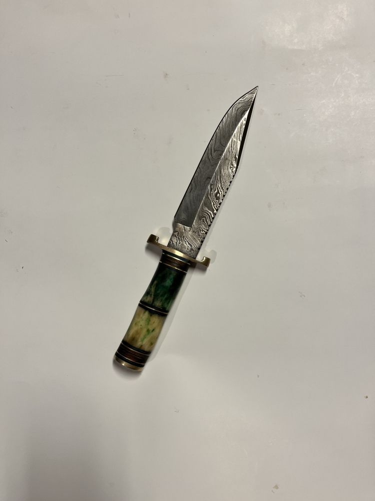 HAND-FORGED DAMASCUS STEEL FIXED BLADE HUNTING KNIFE WITH LEATHER SHEATH