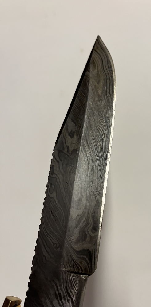 HAND-FORGED DAMASCUS STEEL FIXED BLADE HUNTING KNIFE WITH LEATHER SHEATH