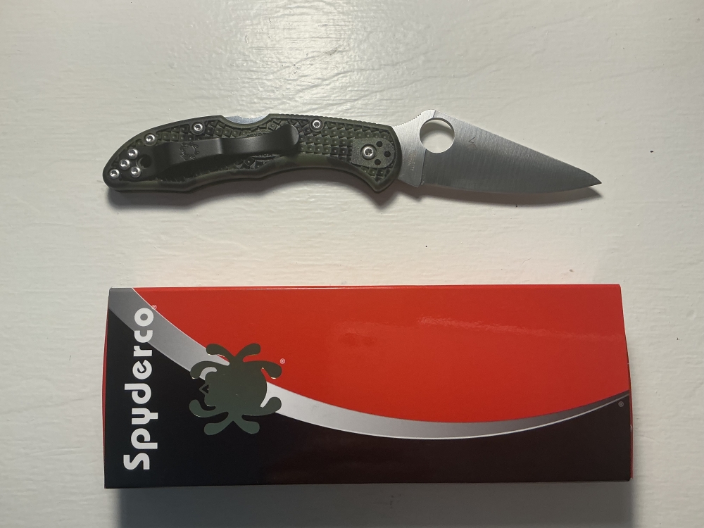 BNIB Spyderco Delica 4 VG10