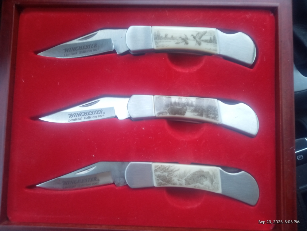 Set of three Limited edition 2007 Winchester lock blade knives