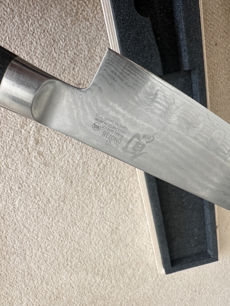 Kai Shun Classic Scalloped Santoku Knife / 18cm
