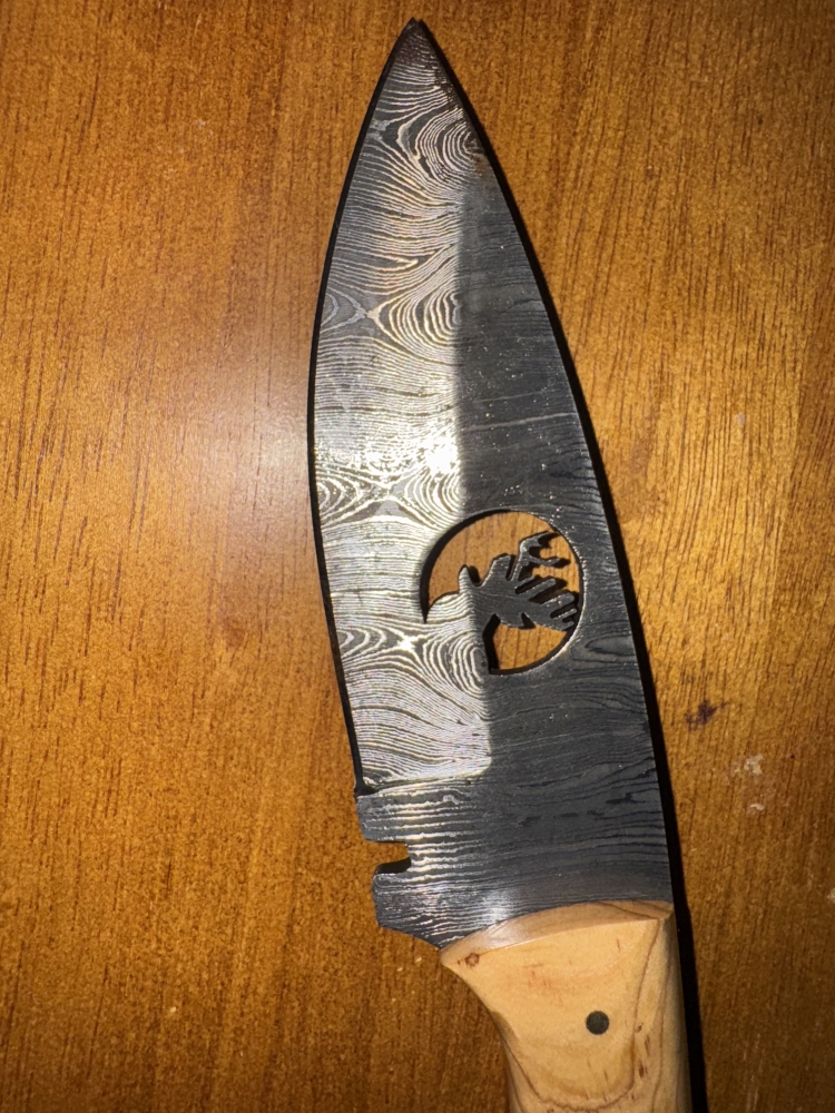 Hunting knife, Handmade, Damascus steel very good quality.